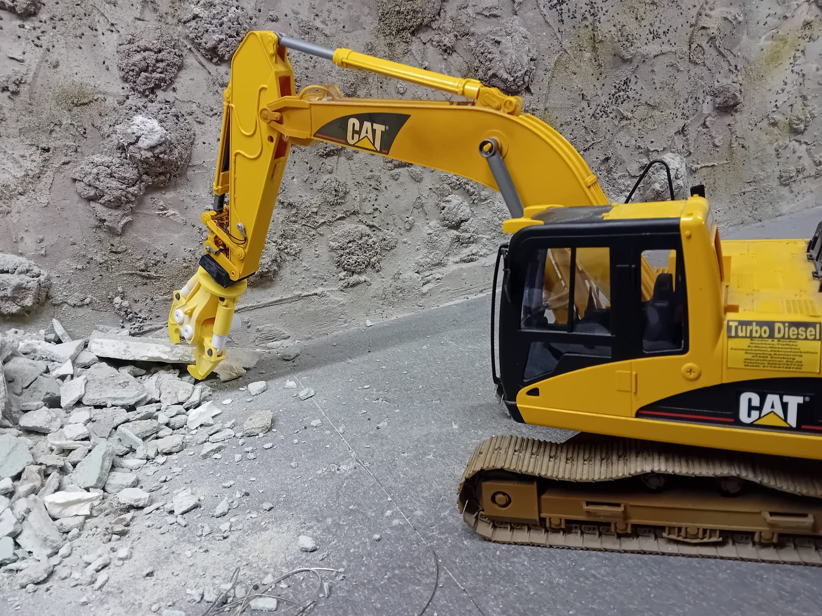 Bruder Cat Bagger mit 3D-gedrucktem Sortiergreifer